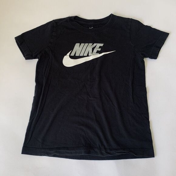 Nike Shirt Youth Boys  Black Crewneck Short Sleeve Tee Spellout Swoosh Logo Play - Picture 1 of 6